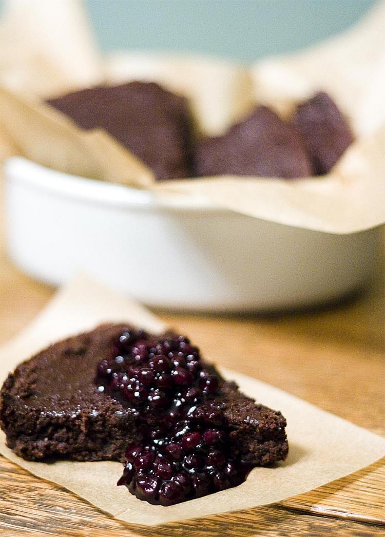 <a><img src="https://www.theepochtimes.com/assets/uploads/2015/09/brownie1.jpg" alt="HEALTHIER ALTERNATIVE: Try these delicious brownies as an alternative to this normally rich food. (Grace Wu/The Epoch Times)" title="HEALTHIER ALTERNATIVE: Try these delicious brownies as an alternative to this normally rich food. (Grace Wu/The Epoch Times)" width="320" class="size-medium wp-image-1821701"/></a>