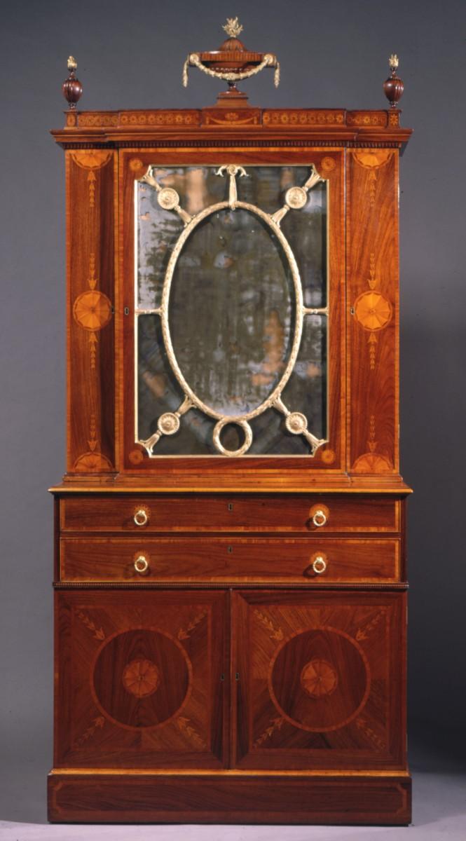 <a><img class="size-large wp-image-1775520" title="Cabin photo. (courtesy of Hyde Park Antiques Ltd.)" src="https://www.theepochtimes.com/assets/uploads/2015/09/cabinet+1.jpeg" alt="Cabin photo. (courtesy of Hyde Park Antiques Ltd.)" width="327" height="590"/></a>