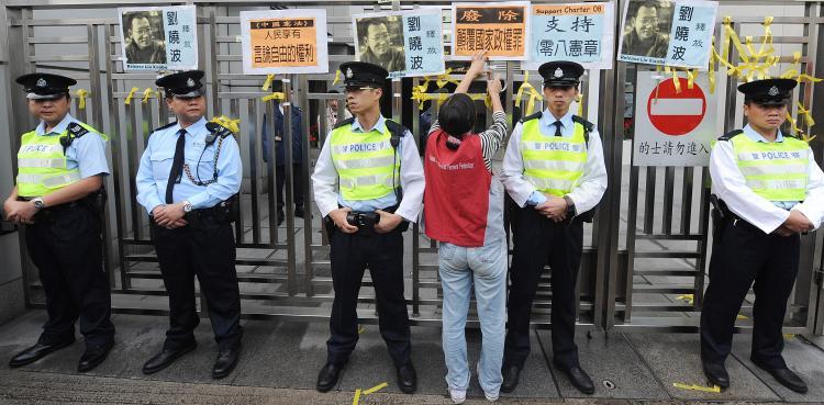<a><img src="https://www.theepochtimes.com/assets/uploads/2015/09/chi95247788.jpg" alt="A woman puts a banner on the China liaison office in Hong Kong on Dec. 25 to protest over the sentencing of Chinese dissident Liu Xiaobo to 11 years in prison. (Mike Clarke/AFP/Getty Images)" title="A woman puts a banner on the China liaison office in Hong Kong on Dec. 25 to protest over the sentencing of Chinese dissident Liu Xiaobo to 11 years in prison. (Mike Clarke/AFP/Getty Images)" width="320" class="size-medium wp-image-1824380"/></a>