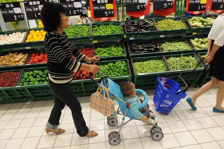 <a><img src="https://www.theepochtimes.com/assets/uploads/2015/09/china_vegetables.jpg" alt="Vegetable prices at a supermarket in Hebei Province on May 11. (AFP)" title="Vegetable prices at a supermarket in Hebei Province on May 11. (AFP)" width="320" class="size-medium wp-image-1819305"/></a>