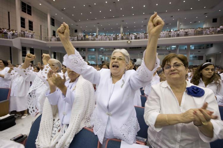 <a><img src="https://www.theepochtimes.com/assets/uploads/2015/09/church.jpg" alt="Congregation member Bertha Salva (2L) cheers the speech by Democratic presidential hopeful New York Senator Hillary Rodham Clinton at the Congregation Mita en Aaron Protestant Church in San Juan, Puerto Rico on May 31, 2008.  (Robyn Beck/AFP/Getty Images)" title="Congregation member Bertha Salva (2L) cheers the speech by Democratic presidential hopeful New York Senator Hillary Rodham Clinton at the Congregation Mita en Aaron Protestant Church in San Juan, Puerto Rico on May 31, 2008.  (Robyn Beck/AFP/Getty Images)" width="320" class="size-medium wp-image-1834029"/></a>