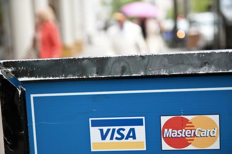 <a><img class="size-large wp-image-1773920" src="https://www.theepochtimes.com/assets/uploads/2015/09/credit-card_142148941.jpg" alt="Visa and MasterCard credit card logos are seen on a sign in Washington on March 30, 2012. (Nicholas Kamm/AFP/Getty Images) " width="590" height="392"/></a>