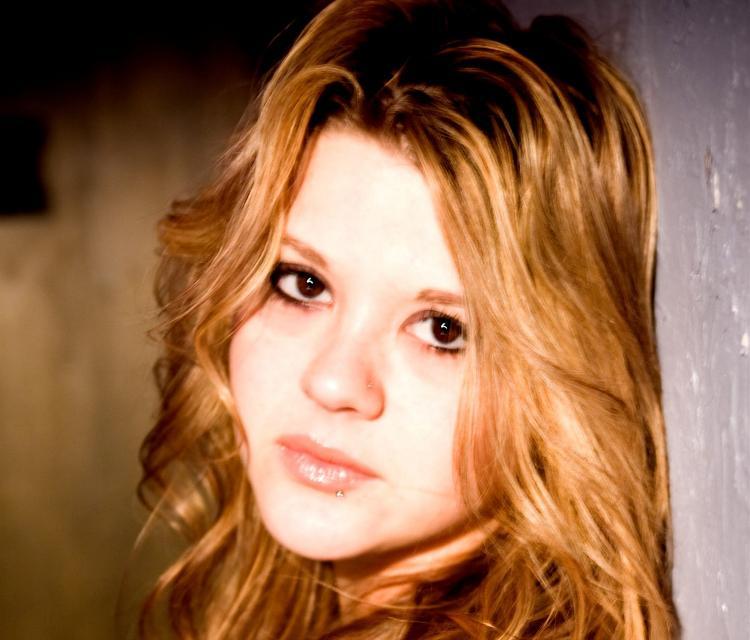 <a><img src="https://www.theepochtimes.com/assets/uploads/2015/09/cropped-SarahAult-2.jpg" alt="MUSICAL UPBRINGING: Pianist, singer, and songwriter Sarah Ault has been playing music sinceher childhood. (Jen Lauren Grant)" title="MUSICAL UPBRINGING: Pianist, singer, and songwriter Sarah Ault has been playing music sinceher childhood. (Jen Lauren Grant)" width="320" class="size-medium wp-image-1829483"/></a>