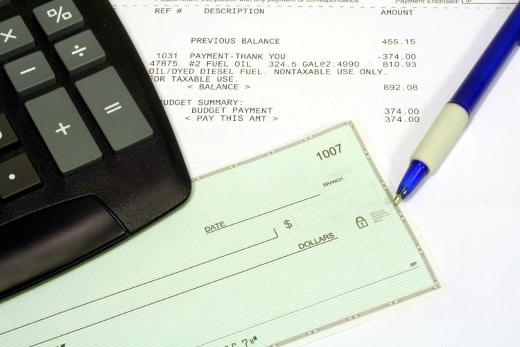 <a><img class="size-medium wp-image-1789932" title="Bills" src="https://www.theepochtimes.com/assets/uploads/2015/09/d140378064.jpg" alt="Bills" width="596" height="396"/></a>