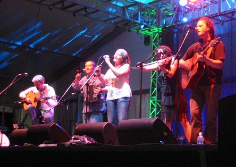 <a><img src="https://www.theepochtimes.com/assets/uploads/2015/09/dublin.jpg" alt="The Celtic band Solas playing at the Dublin Irish Festival in Dublin, Ohio July 2006. Solas has been loudly proclaimed as the most popular and influential Celtic band to ever emerge from the US. (The Epoch Times Photo Archive )" title="The Celtic band Solas playing at the Dublin Irish Festival in Dublin, Ohio July 2006. Solas has been loudly proclaimed as the most popular and influential Celtic band to ever emerge from the US. (The Epoch Times Photo Archive )" width="320" class="size-medium wp-image-1816508"/></a>