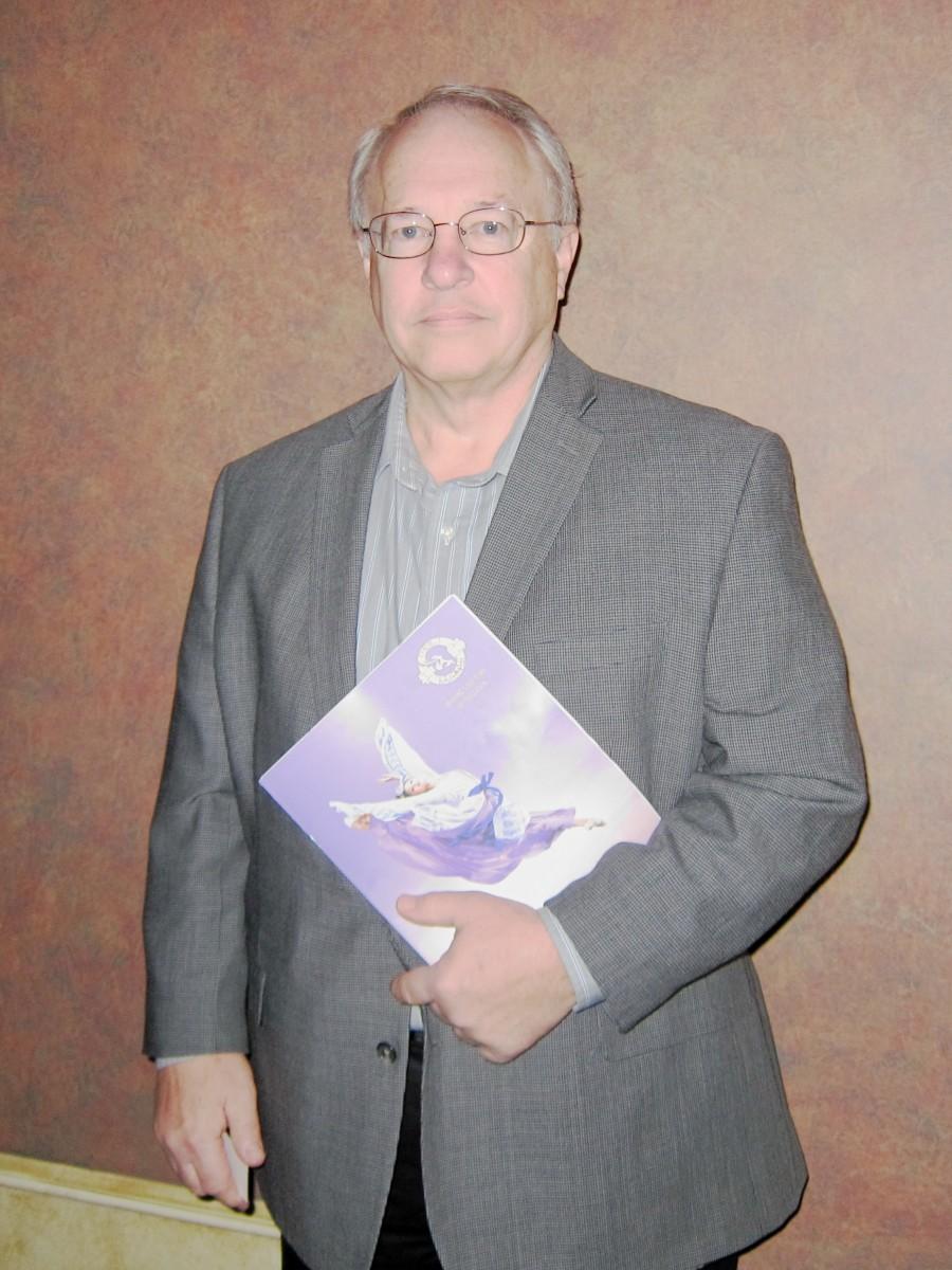 <a><img class="wp-image-1770130" title="edit20130223_Minneapolis_Valerie+Avore_Richard+Kramp_Ret.CEO_EET_jpg2" src="https://www.theepochtimes.com/assets/uploads/2015/09/edit20130223_Minneapolis_Valerie+Avore_Richard+Kramp_Ret.CEO_EET_jpg2.jpg" alt="Richard Kramp attended Shen Yun" width="354" height="472"/></a>