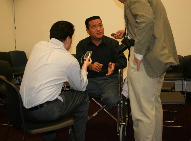 <a><img class="size-medium wp-image-1786736" title="Fang Zheng speaks to reporters prior to a Capitol Hill press conference May 18 regarding the Chinese regime�s violent suppression of democracy demonstrators on Tiananmen Square June 4, 1989. As he was attempting to escape Tiananmen, a tank ran him down, (Gary Feuerberg/The Epoch Times)" src="https://www.theepochtimes.com/assets/uploads/2015/09/f.jpg" alt="" width="350" height="261"/></a>