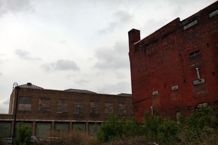 <a><img class="size-large wp-image-1786801" title="Utica, NY Struggles With Poverty Rate Twice The National Average" src="https://www.theepochtimes.com/assets/uploads/2015/09/factories_144498496.jpg" alt="" width="590" height="393"/></a>