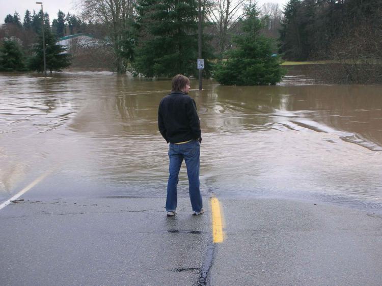<a><img src="https://www.theepochtimes.com/assets/uploads/2015/09/flood3_lowres.jpg" alt="FLOODED ROADS: Joe Druet looks at a road closed by the Deschutes river because of record rain and snowfall in western Washington. (Reid Schram/The Epoch Times)" title="FLOODED ROADS: Joe Druet looks at a road closed by the Deschutes river because of record rain and snowfall in western Washington. (Reid Schram/The Epoch Times)" width="320" class="size-medium wp-image-1831519"/></a>