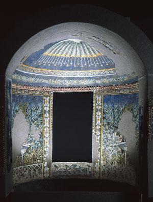 <a><img class="size-full wp-image-1792789" src="https://www.theepochtimes.com/assets/uploads/2015/09/fontaine.jpg" alt="Fountain" width="300" height="397"/></a>