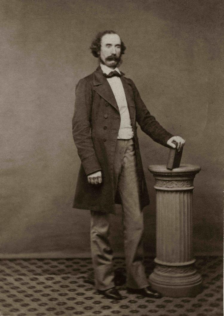 <a><img src="https://www.theepochtimes.com/assets/uploads/2015/09/full+lengh+pedestal1282334235.jpg" alt=" (Robert Mallet (The Royal Dublin Society))" title=" (Robert Mallet (The Royal Dublin Society))" width="320" class="size-medium wp-image-1815192"/></a>