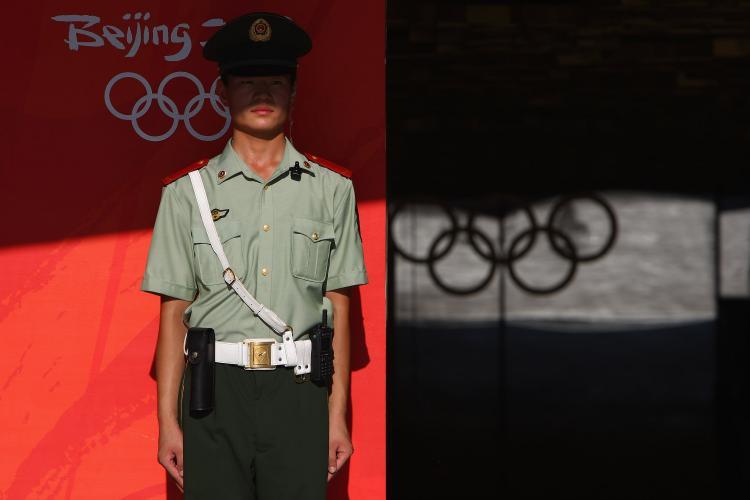 <a><img src="https://www.theepochtimes.com/assets/uploads/2015/09/guard_82362035.jpg" alt="Human Rights Watch say the Chinese authorities have consistently violated their Olympics-related human rights commitments. (Andrew Wong/Getty Images)" title="Human Rights Watch say the Chinese authorities have consistently violated their Olympics-related human rights commitments. (Andrew Wong/Getty Images)" width="320" class="size-medium wp-image-1834025"/></a>