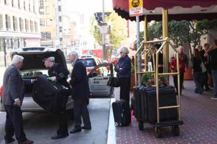 <a><img src="https://www.theepochtimes.com/assets/uploads/2015/09/hotel_iv.jpg" alt="Bellmen assisting arriving hotel guests at the Grand Hyatt San Francisco. If negotiation with biggest hotel chains don't produce results, hotel workers may go on strike sometime in the next few weeks. (Ivailo Anguelov/Epoch Times Staff)" title="Bellmen assisting arriving hotel guests at the Grand Hyatt San Francisco. If negotiation with biggest hotel chains don't produce results, hotel workers may go on strike sometime in the next few weeks. (Ivailo Anguelov/Epoch Times Staff)" width="320" class="size-medium wp-image-1825602"/></a>