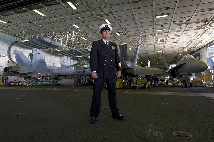 <a><img class="size-large wp-image-1791176" src="https://www.theepochtimes.com/assets/uploads/2015/09/houlihan136128807.jpg" alt="Master Chief Petty Officer Bill Houlihan; china military" width="590" height="393"/></a>