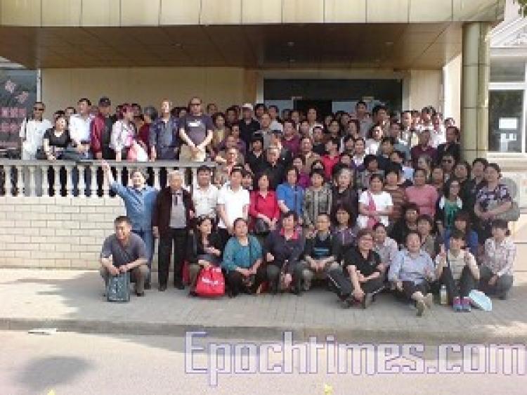 <a><img src="https://www.theepochtimes.com/assets/uploads/2015/09/hrights.jpg" alt="On May 13, more than 200 human rights defenders assembled outside a hotel at Maqiao Township in Shanghai. They shouted slogans like, �Down with Han Zheng,� �Return my homeland,� �Return my property,� �Down with the Chinese Communist Party.� (The Epoch Times)" title="On May 13, more than 200 human rights defenders assembled outside a hotel at Maqiao Township in Shanghai. They shouted slogans like, �Down with Han Zheng,� �Return my homeland,� �Return my property,� �Down with the Chinese Communist Party.� (The Epoch Times)" width="320" class="size-medium wp-image-1828118"/></a>