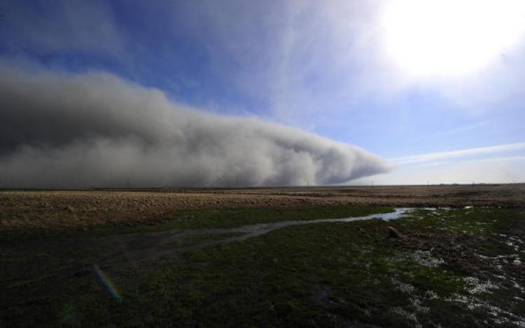 <a><img src="https://www.theepochtimes.com/assets/uploads/2015/09/iceland_plume_98566292.jpg" alt="Smoke and ash from the Eyjafjallajokull volcano make their way across a field on April 19, 2010 near Nupur, Iceland. (Emmanuel Dunand/AFP/Getty Images)" title="Smoke and ash from the Eyjafjallajokull volcano make their way across a field on April 19, 2010 near Nupur, Iceland. (Emmanuel Dunand/AFP/Getty Images)" width="320" class="size-medium wp-image-1820869"/></a>