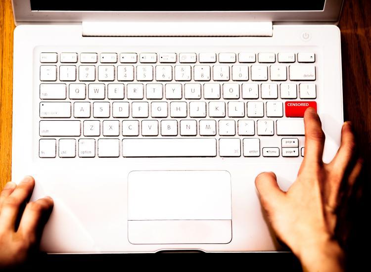 <a><img src="https://www.theepochtimes.com/assets/uploads/2015/09/internetinternational.jpg" alt="The U.S. Department of the Treasury has loosened restrictions on Internet services provided in Iran, Cuba, and Sudan. (Jeff Nenarella/The Epoch Times)" title="The U.S. Department of the Treasury has loosened restrictions on Internet services provided in Iran, Cuba, and Sudan. (Jeff Nenarella/The Epoch Times)" width="320" class="size-medium wp-image-1822268"/></a>