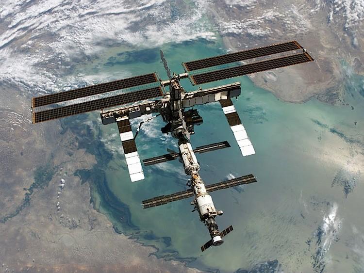<a><img src="https://www.theepochtimes.com/assets/uploads/2015/09/iss2_sts114.jpg" alt="The International Space Station from Above. (Courtesy of STS-114 Crew, NASA.gov)" title="The International Space Station from Above. (Courtesy of STS-114 Crew, NASA.gov)" width="320" class="size-medium wp-image-1801126"/></a>