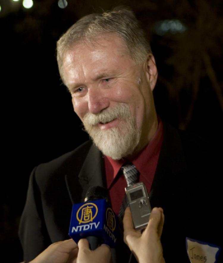 <a><img src="https://www.theepochtimes.com/assets/uploads/2015/09/j.jpg" alt="'Solid technique, very solid,' Mr. Zimmerman said. (The Epoch Times)" title="'Solid technique, very solid,' Mr. Zimmerman said. (The Epoch Times)" width="320" class="size-medium wp-image-1831334"/></a>