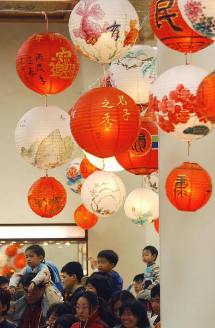 <a><img src="https://www.theepochtimes.com/assets/uploads/2015/09/lanterns_Getty_56747952.jpg" alt="Chinese anterns in the Chiang Kai-shek Memorial Hall, Taipei, during a cultural event. (Patrick Lin/AFP/Getty Images)" title="Chinese anterns in the Chiang Kai-shek Memorial Hall, Taipei, during a cultural event. (Patrick Lin/AFP/Getty Images)" width="320" class="size-medium wp-image-1833455"/></a>