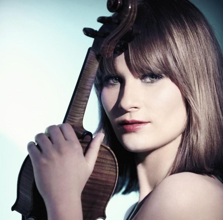 <a><img class="size-medium wp-image-1784076" title="Lisa Batiashvili, violinPhotographer: Anja Frers/DG" src="https://www.theepochtimes.com/assets/uploads/2015/09/lisa1.jpg" alt="" width="350" height="346"/></a>