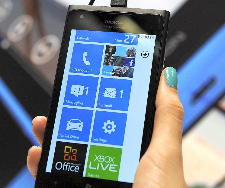<a><img class="size-large wp-image-1789503" title="Nokia Lumia 900" src="https://www.theepochtimes.com/assets/uploads/2015/09/lumia140075632.jpg" alt="Nokia Lumia 900" width="590" height="494"/></a>