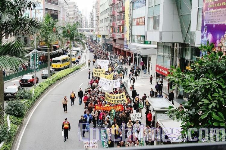 <a><img src="https://www.theepochtimes.com/assets/uploads/2015/09/macau+protest.jpg" alt="A mass rally and march is held in Macau on the 10th anniversary of Macau's return to Chinese rule. (The Epoch Times)" title="A mass rally and march is held in Macau on the 10th anniversary of Macau's return to Chinese rule. (The Epoch Times)" width="320" class="size-medium wp-image-1824518"/></a>