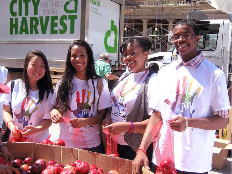 <a><img src="https://www.theepochtimes.com/assets/uploads/2015/09/mandela.jpg" alt="FOR A BETTER FUTURE: Curtis Jones (R) and friends, inspired by" title="FOR A BETTER FUTURE: Curtis Jones (R) and friends, inspired by" width="320" class="size-medium wp-image-1827350"/></a>