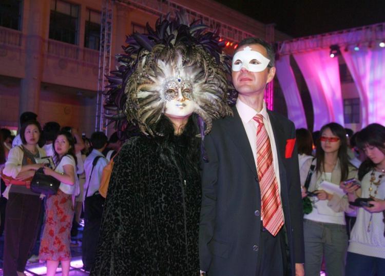 <a><img src="https://www.theepochtimes.com/assets/uploads/2015/09/millionaire-faire74380393.jpg" alt="Performers walk the runway during the 2007 Millionaire Fair in Shanghai, China. The extravagant spending habits of China's 'rich second generation' are shocking to many people around the world. (China Photos/Getty Images)" title="Performers walk the runway during the 2007 Millionaire Fair in Shanghai, China. The extravagant spending habits of China's 'rich second generation' are shocking to many people around the world. (China Photos/Getty Images)" width="320" class="size-medium wp-image-1817240"/></a>
