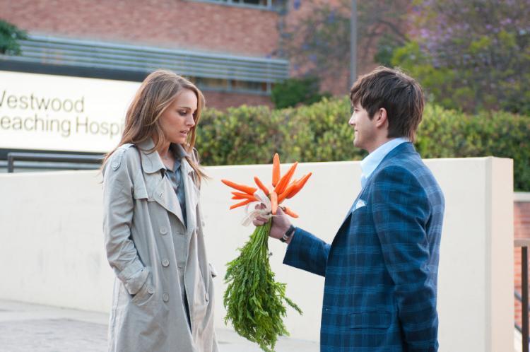 <a><img src="https://www.theepochtimes.com/assets/uploads/2015/09/nostrings_2.jpg" alt="'No Strings Attached' (Dale Robinette/Paramount)" title="'No Strings Attached' (Dale Robinette/Paramount)" width="320" class="size-medium wp-image-1807694"/></a>