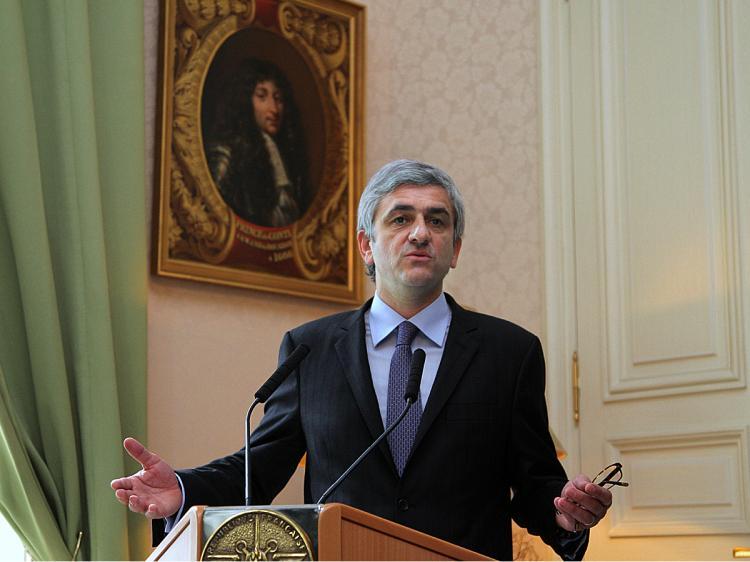 <a><img src="https://www.theepochtimes.com/assets/uploads/2015/09/nuxe85574314.jpg" alt="French Defense Minister Herve Morin tells a press conference in Paris that France will compensate 150,000 victims of nuclear testing carried out in the 1960s in French Polynesia and Algeria, after decades of denying its responsibility.    (Pierre Verdy/AFP/Getty Images)" title="French Defense Minister Herve Morin tells a press conference in Paris that France will compensate 150,000 victims of nuclear testing carried out in the 1960s in French Polynesia and Algeria, after decades of denying its responsibility.    (Pierre Verdy/AFP/Getty Images)" width="320" class="size-medium wp-image-1829329"/></a>