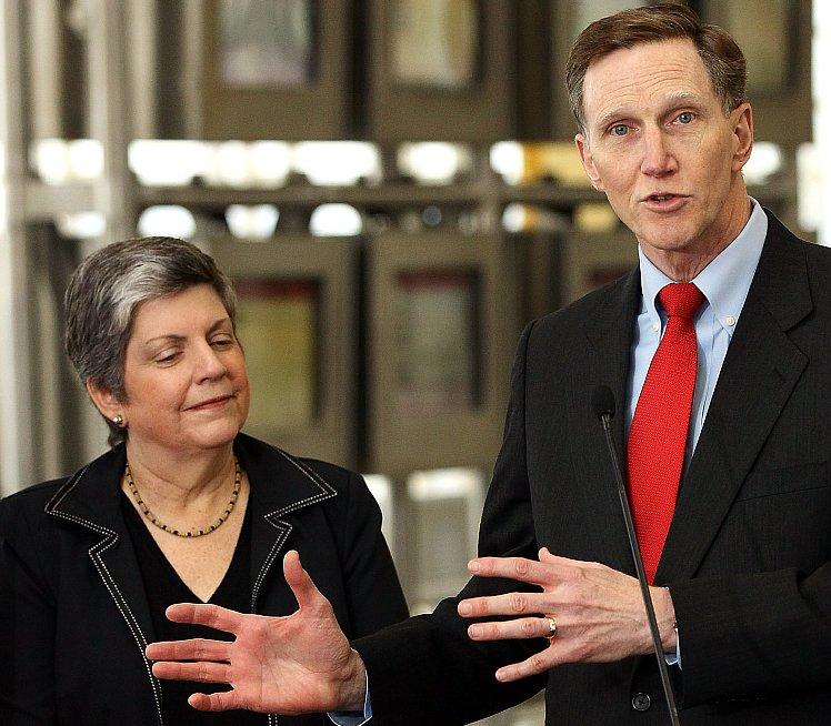 <a><img class="size-large wp-image-1790987" src="https://www.theepochtimes.com/assets/uploads/2015/09/p138516756_Pistole.jpg" alt="Transportation Security Administration (TSA) Administrator John Pistole" width="590" height="515"/></a>