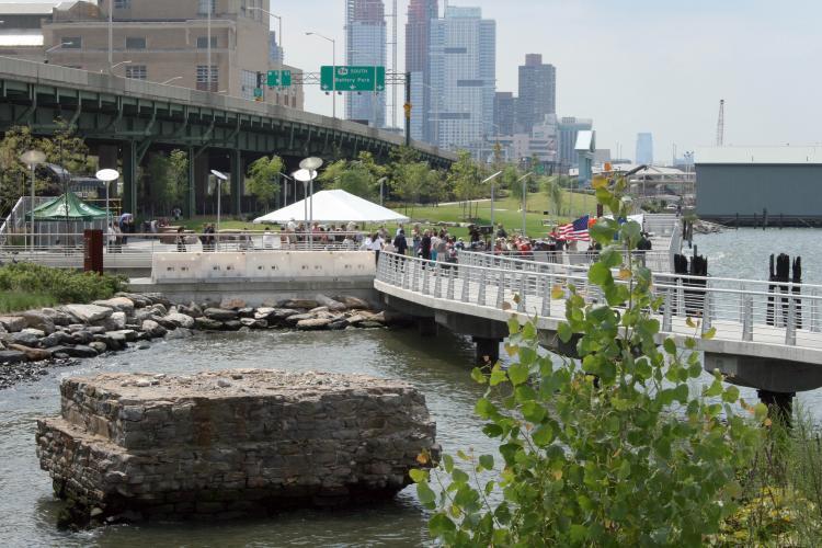 <a><img src="https://www.theepochtimes.com/assets/uploads/2015/09/parkc.jpg" alt="WEST SIDE PARK: A new stretch of Riverside Park opened on Tuesday, adding to the Hudson River Greenway, which, when completed, will provide a continuous stretch of park space along the western edge of Manhattan. (Katy Mantyk The Epoch Times)" title="WEST SIDE PARK: A new stretch of Riverside Park opened on Tuesday, adding to the Hudson River Greenway, which, when completed, will provide a continuous stretch of park space along the western edge of Manhattan. (Katy Mantyk The Epoch Times)" width="320" class="size-medium wp-image-1834082"/></a>