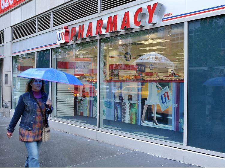 <a><img src="https://www.theepochtimes.com/assets/uploads/2015/09/pharmacy.jpg" alt="SAFE DRUGS: Public Advocate Betsty Gotbaum and Councilmember Eric Gioia at City Hall on Tuesday called for prescription language assistance for New Yorkers with Limited English Proficiency. (Li Xin/The Epoch Times)" title="SAFE DRUGS: Public Advocate Betsty Gotbaum and Councilmember Eric Gioia at City Hall on Tuesday called for prescription language assistance for New Yorkers with Limited English Proficiency. (Li Xin/The Epoch Times)" width="320" class="size-medium wp-image-1828450"/></a>