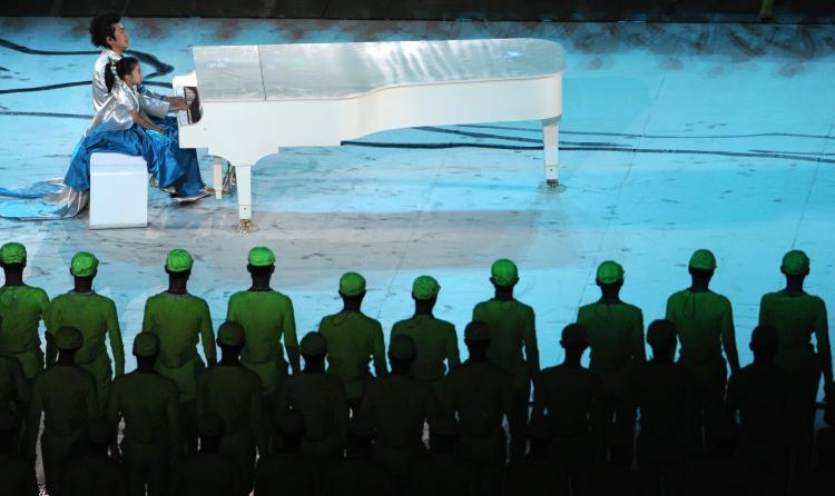 <a><img class="size-medium wp-image-1834220" title="Chinese young pianist Lang Lang and five-year-old Li Muzi perform during the opening ceremony of the 2008 Beijing Olympic Games in Beijing on August 8, 2008. (Filipo Monteforte/AFP/Getty Images)" src="https://www.theepochtimes.com/assets/uploads/2015/09/piano_82216631.jpg" alt="Chinese young pianist Lang Lang and five-year-old Li Muzi perform during the opening ceremony of the 2008 Beijing Olympic Games in Beijing on August 8, 2008. (Filipo Monteforte/AFP/Getty Images)" width="320"/></a>