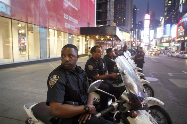 <a><img src="https://www.theepochtimes.com/assets/uploads/2015/09/police74960894.jpg" alt="NYPD officers at Times Square in New York City. Violent crime declined 4.4 percent nationally, while property crime decreased 6.1 percent, according to an FBI report. (Michael Nagle/Getty Images)" title="NYPD officers at Times Square in New York City. Violent crime declined 4.4 percent nationally, while property crime decreased 6.1 percent, according to an FBI report. (Michael Nagle/Getty Images)" width="320" class="size-medium wp-image-1824414"/></a>