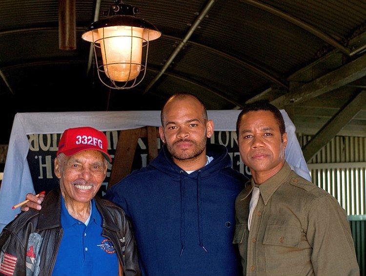 <a><img class="size-large wp-image-1792472" src="https://www.theepochtimes.com/assets/uploads/2015/09/red-tails-RED_IA_3173_rgb.jpg" width="590" height="444"/></a>