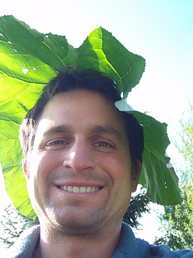 <a><img src="https://www.theepochtimes.com/assets/uploads/2015/09/ronny_mueller_ecovillage.jpg" alt="Ronny Mueller, explorer of EcoVillages. (Courtesy of Ronny Mueller)" title="Ronny Mueller, explorer of EcoVillages. (Courtesy of Ronny Mueller)" width="320" class="size-medium wp-image-1815166"/></a>