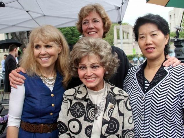 <a><img class="size-medium wp-image-1786085" title="Annette Lantos in Washington D.C. June 12" src="https://www.theepochtimes.com/assets/uploads/2015/09/shar1.jpg" alt="Annette Lantos in Washington D.C. June 12" width="350" height="262"/></a>