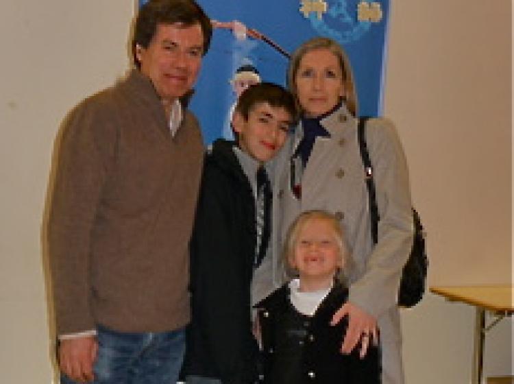 <a><img src="https://www.theepochtimes.com/assets/uploads/2015/09/shen_yun_paris_hernan_poblete.jpg" alt="Hernan Poblete, accompanied by his wife Mirani and their two children, at Shen Yun, March 13, 2011. (Hanna Szmytko/The Epoch Times)" title="Hernan Poblete, accompanied by his wife Mirani and their two children, at Shen Yun, March 13, 2011. (Hanna Szmytko/The Epoch Times)" width="320" class="size-medium wp-image-1806852"/></a>