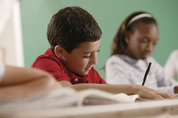 <a><img class="size-medium wp-image-1790866" title="Students" src="https://www.theepochtimes.com/assets/uploads/2015/09/st78488794.jpg" alt="Students" width="584" height="387"/></a>