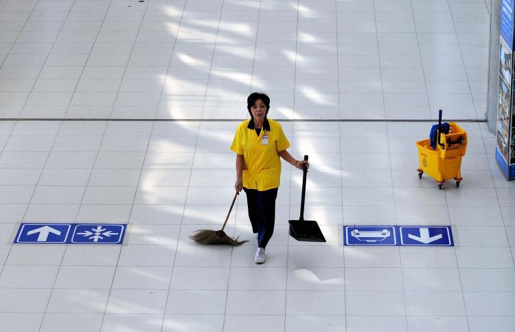 <a><img src="https://www.theepochtimes.com/assets/uploads/2015/09/thai_83894524.jpg" alt="A worker cleans the international arrival lounge after anti-government protesters left Suvarnabhumi international airport in Bangkok on December 3, 2008. (SAEED KHAN/AFP/Getty Images)" title="A worker cleans the international arrival lounge after anti-government protesters left Suvarnabhumi international airport in Bangkok on December 3, 2008. (SAEED KHAN/AFP/Getty Images)" width="320" class="size-medium wp-image-1832634"/></a>