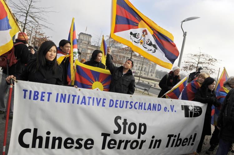 <a><img src="https://www.theepochtimes.com/assets/uploads/2015/09/tibet84533784.jpg" alt="A protest group demonstrates for a free Tibet during a visit by Chinese Premier Wen Jiabao to Berlin on January 29. (Barbara Sax/AFP/Getty Images)" title="A protest group demonstrates for a free Tibet during a visit by Chinese Premier Wen Jiabao to Berlin on January 29. (Barbara Sax/AFP/Getty Images)" width="320" class="size-medium wp-image-1830554"/></a>