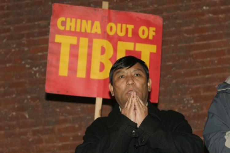 <a><img src="https://www.theepochtimes.com/assets/uploads/2015/09/tibetans4760a.jpg" alt="Members of the Tibetan community protest in front of the Chinese Consulate in response to Chinese police brutality over the past few days. (Zhantong Lin/The Epoch Times)" title="Members of the Tibetan community protest in front of the Chinese Consulate in response to Chinese police brutality over the past few days. (Zhantong Lin/The Epoch Times)" width="320" class="size-medium wp-image-1835189"/></a>