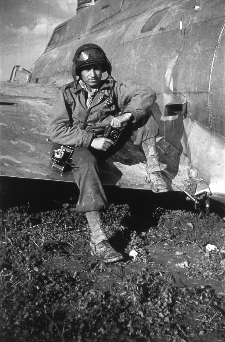 <a><img src="https://www.theepochtimes.com/assets/uploads/2015/09/tony1944.jpg" alt="YOUNG PRIVATE: In 1944, Tony Vaccaro was with the 83rd Infantry Division of the U.S. Army on the Western front. He called his camera, a 35mm Argus C3, 'black brick.'  (Courtesy of Tony Vaccaro)" title="YOUNG PRIVATE: In 1944, Tony Vaccaro was with the 83rd Infantry Division of the U.S. Army on the Western front. He called his camera, a 35mm Argus C3, 'black brick.'  (Courtesy of Tony Vaccaro)" width="320" class="size-medium wp-image-1801850"/></a>