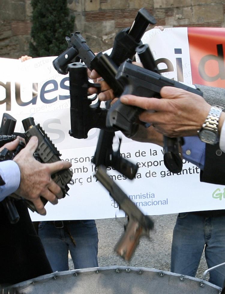 <a><img class=" wp-image-1787986 " title="Activists of Amnesty International, Oxfam and Greenpeace protest against Spanish arms exports, February 6th, 2007 in Barcelona. (Lluis Gene/AFP/Getty Images)" src="https://www.theepochtimes.com/assets/uploads/2015/09/trafficking73225108.jpg" alt="" width="328"/></a>