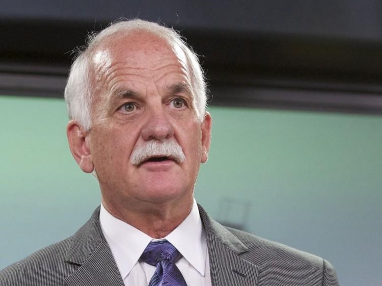 <a><img class="size-medium wp-image-1790538" title="Vic Toews" src="https://www.theepochtimes.com/assets/uploads/2015/09/vDSC_0002.jpg" alt="Vic Toews" width="605" height="452"/></a>