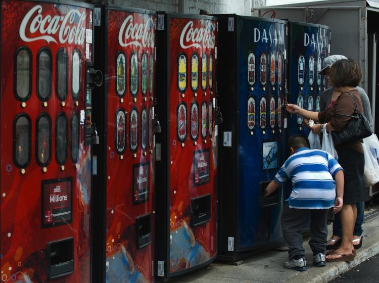 <a><img src="https://www.theepochtimes.com/assets/uploads/2015/09/vending89547453.jpg" alt="San Francisco's Mayor Gavin Newsom, has made an executive order for vending machines not to carry soda soft drinks and other sugary drinks in public places in San Francisco. (Paul J. Richards/Getty Images)" title="San Francisco's Mayor Gavin Newsom, has made an executive order for vending machines not to carry soda soft drinks and other sugary drinks in public places in San Francisco. (Paul J. Richards/Getty Images)" width="320" class="size-medium wp-image-1817689"/></a>