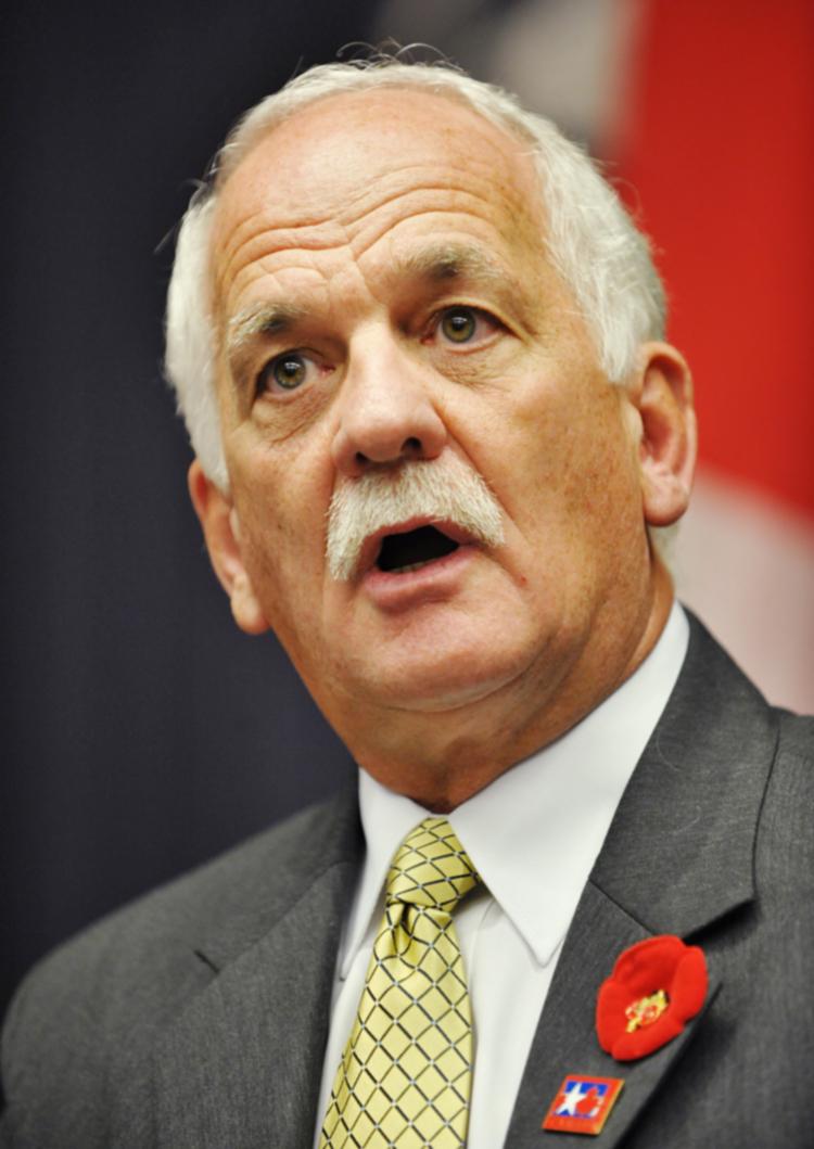 <a><img class="size-large wp-image-1791541" title="vic-toew-106677199" src="https://www.theepochtimes.com/assets/uploads/2015/09/vic-toew-106677199.jpg" alt="" width="250" height="354"/></a>