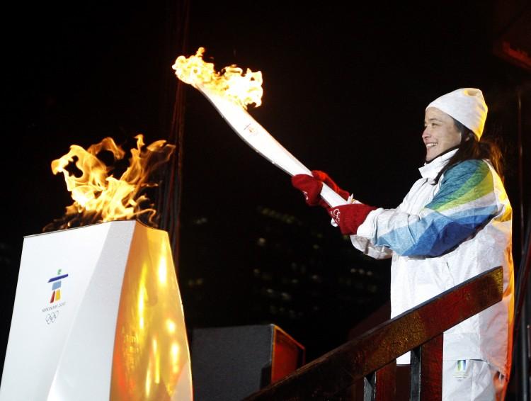 <a><img src="https://www.theepochtimes.com/assets/uploads/2015/09/vic94736298.jpg" alt="Canadian hockey star Vicky Sunohara lights the lamp during the Vancouver 2010 Olympic Torch Relay December 17, 2009 in Toronto, Ontario, Canada. Sunohara will be coaching the University of Toronto women's ice hockey team. (Abelimages/Getty Images)" title="Canadian hockey star Vicky Sunohara lights the lamp during the Vancouver 2010 Olympic Torch Relay December 17, 2009 in Toronto, Ontario, Canada. Sunohara will be coaching the University of Toronto women's ice hockey team. (Abelimages/Getty Images)" width="320" class="size-medium wp-image-1799702"/></a>
